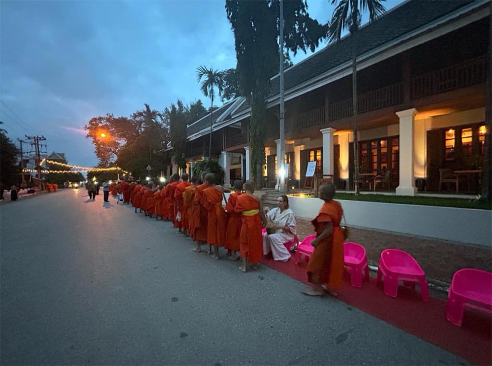 Almosengang, Luang Prabang